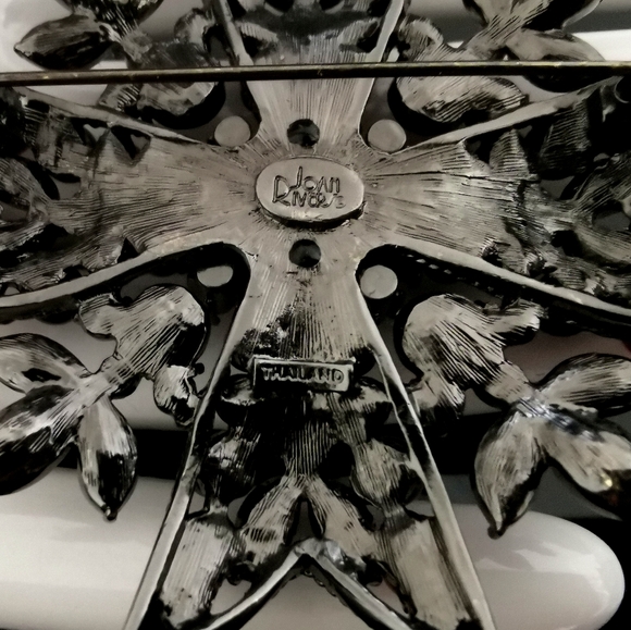 Joan Rivers Red & Black Rhinestones Maltese Cross Gunmetal Brooch Pin Large - Picture 8 of 9